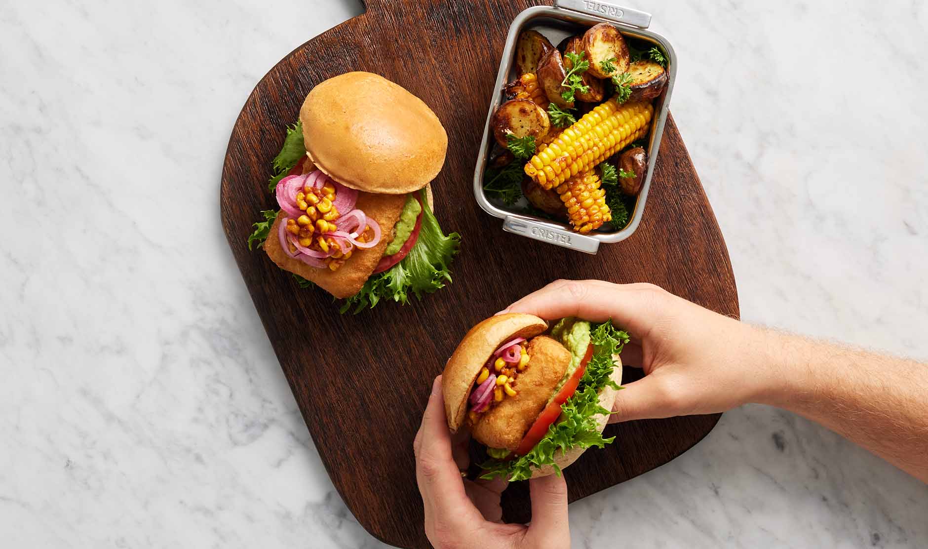 Mexican fish burger - fiskburgare med majsröra, guacamole & BBQ-majs