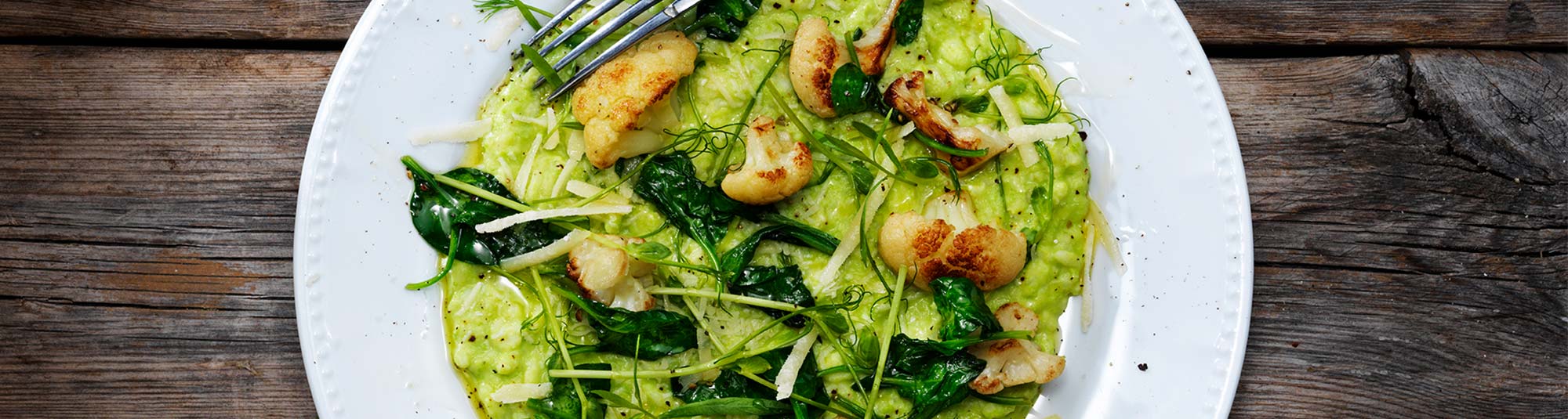 Ärtrisotto med rostad blomkål och dragon