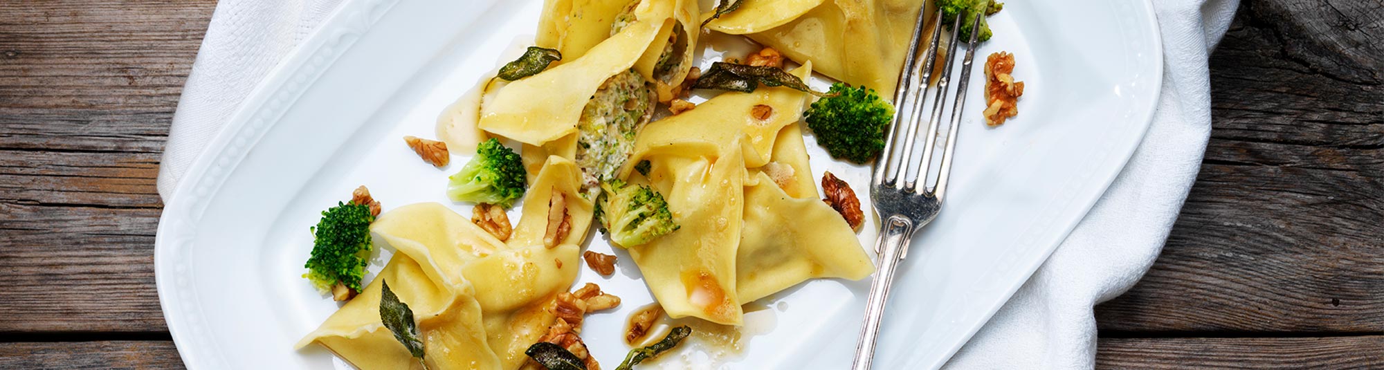 Toskanska "tortelli" med broccoli, ricotta och valnötter