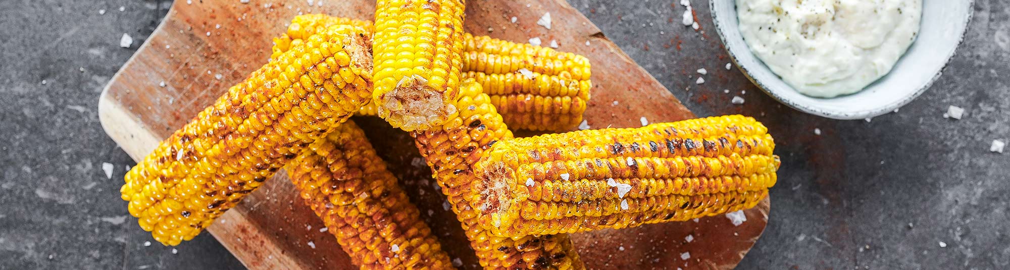 Grillade majskolvar med pepparrotsaioli