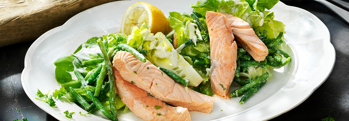 Inkokt lax med gräddmarinerade haricots verts