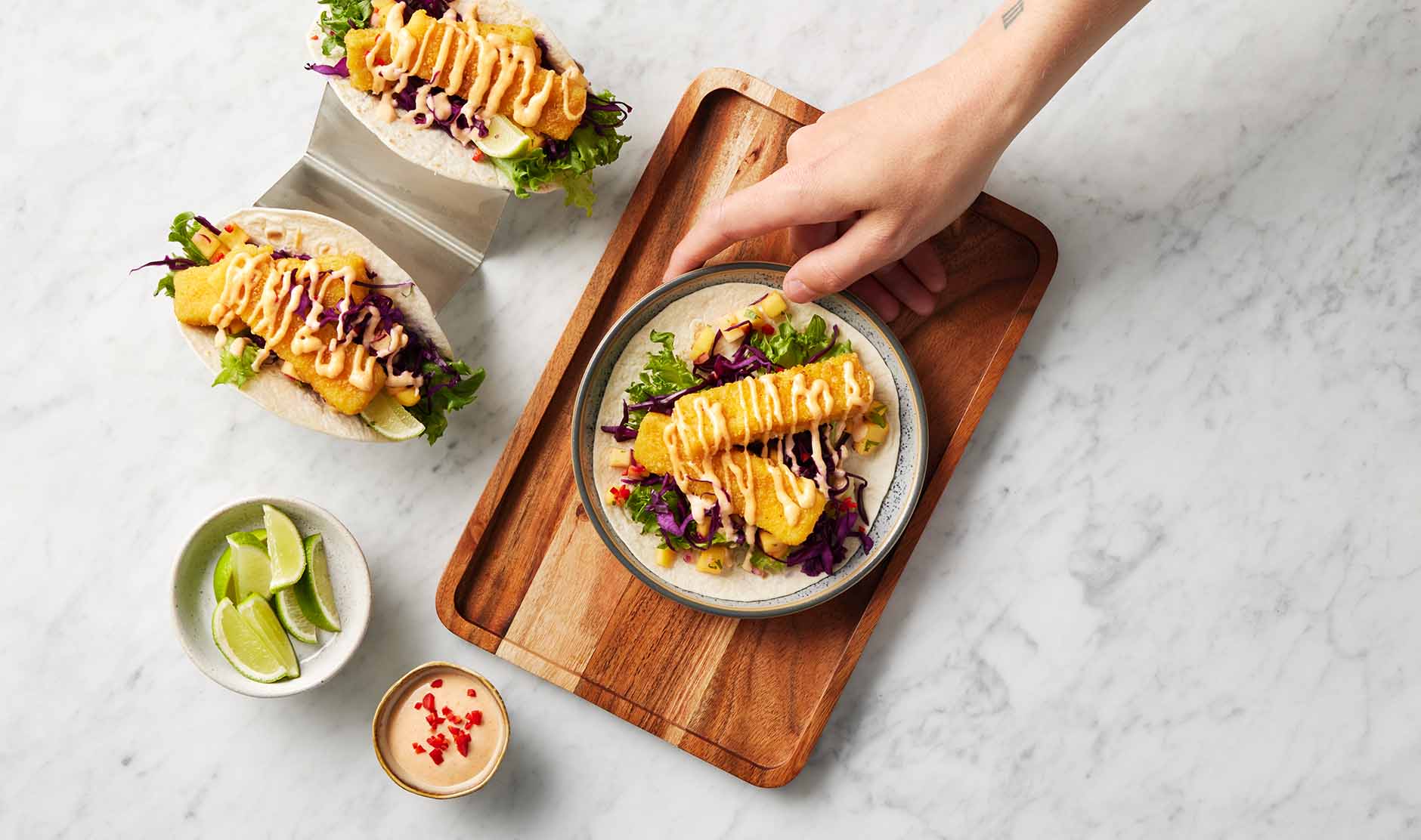 Fiskpinnetacos med mangosalsa & srirachamajonäs