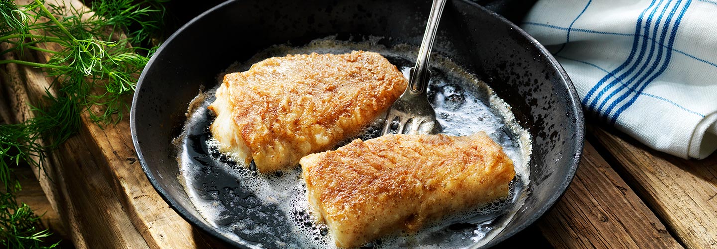 Halstrad torskfilé med gubbröra på blomkål, ansjovis & ägg