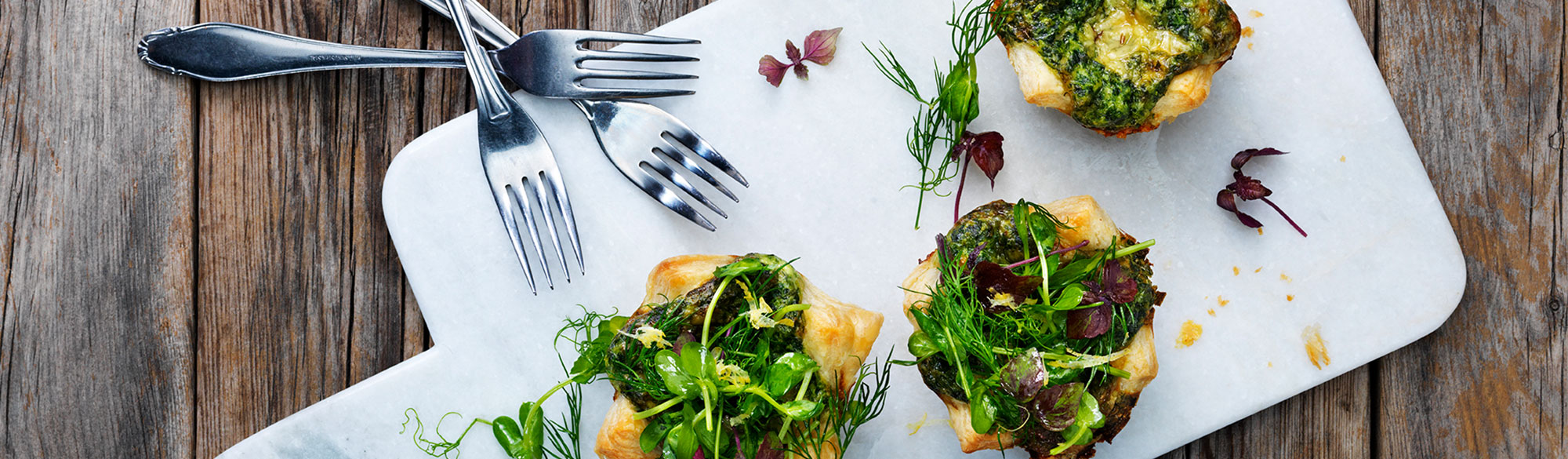 Minipajer med spenat, kumminost & rökt lax