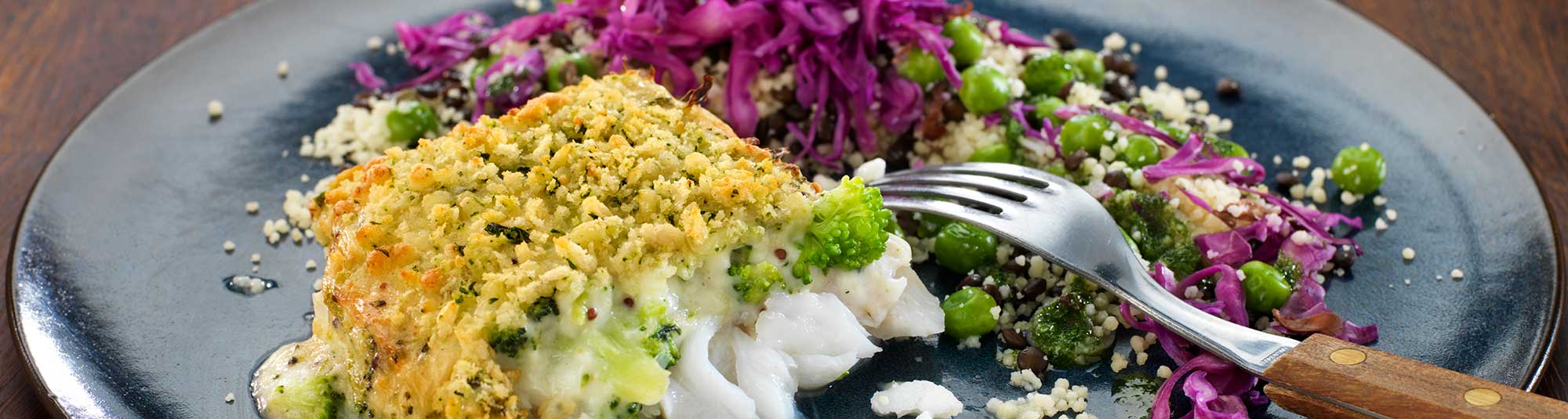 Ugnsbakad fiskfilé med italiensk tomatsås och couscous