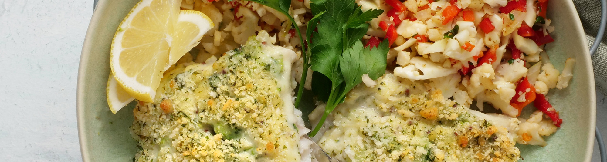 Fisk i ugn med blomkålsris med paprika och italiensk tomatsås