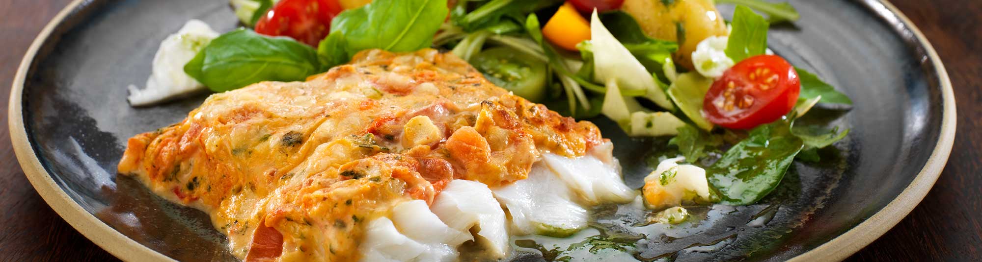 Ugnsbakad fisk med italiensk tomatsås & blomkål