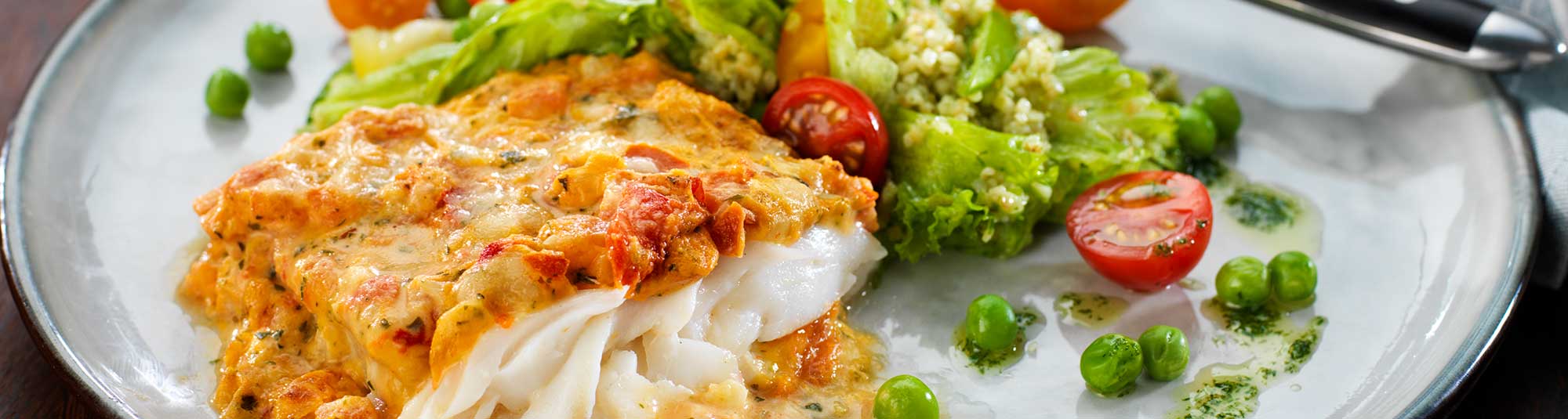 Ugnsbakad fisk med tomat & bulgursallad