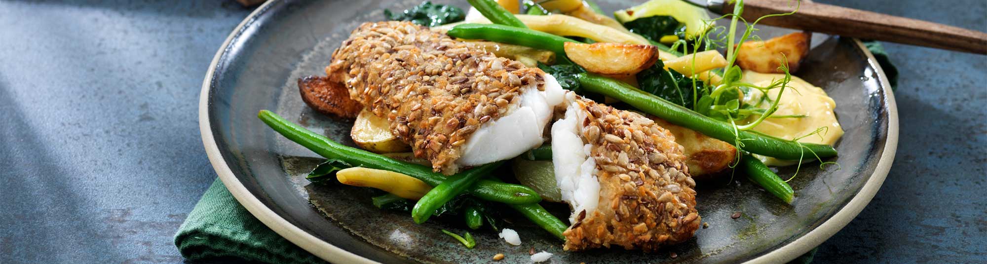 Panerade fiskfiléer med rostad klyftpotatis&nbsp;