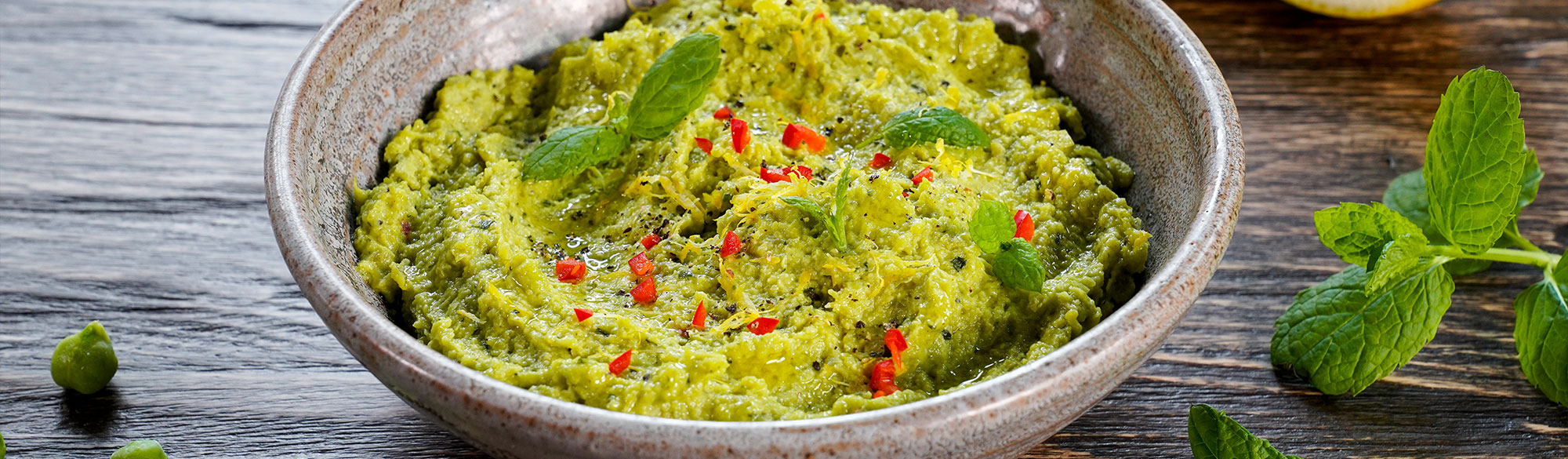 Grön kikärtshummus med citron och chili