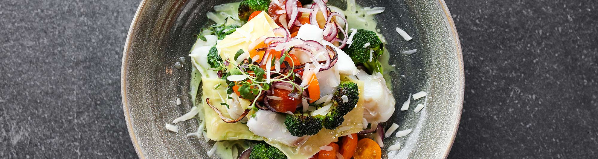 Öppen lasagne med torskrygg och halstrad broccoli
