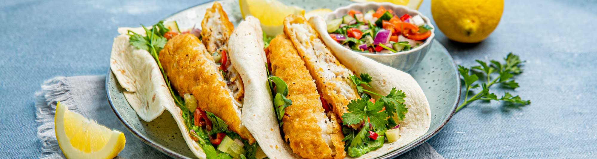 Fish & Crisp Gourmetfiléer i tortillabröd med smarrig ärtröra och het tomatsalsa