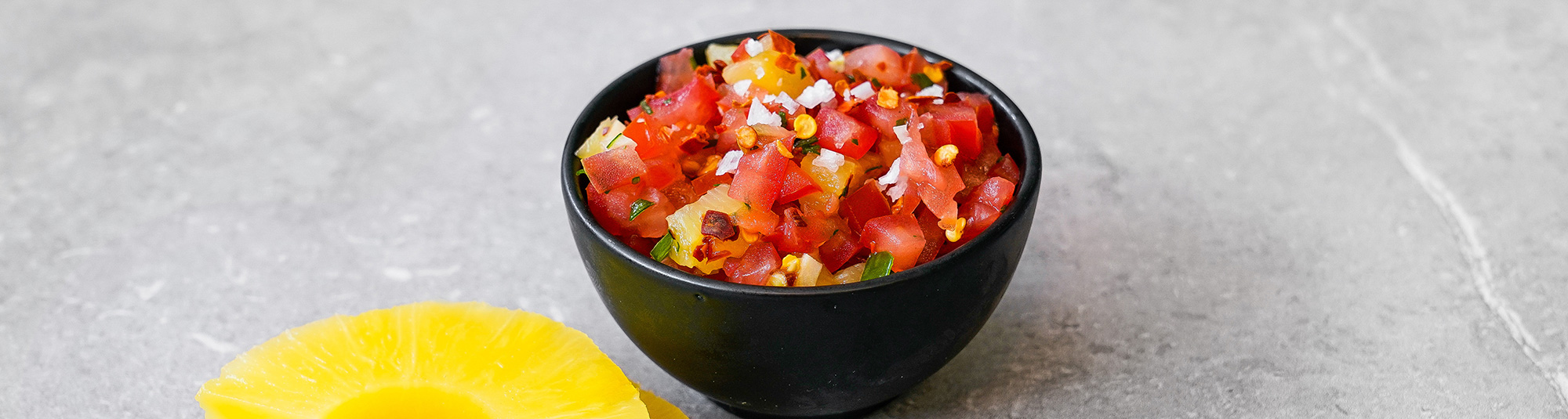 Fruktig tomatsalsa med frisk hetta