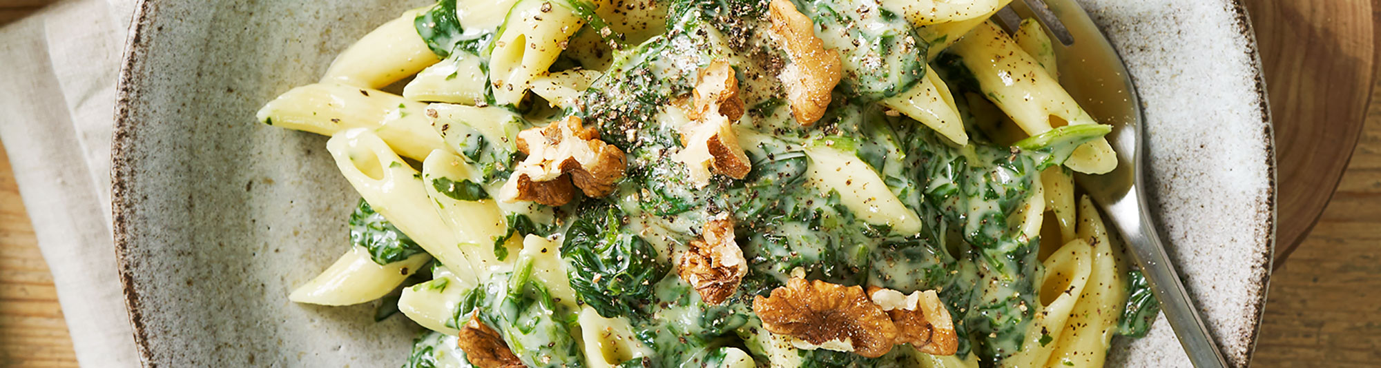 Pasta med gorgonzola, spenat & valnötter