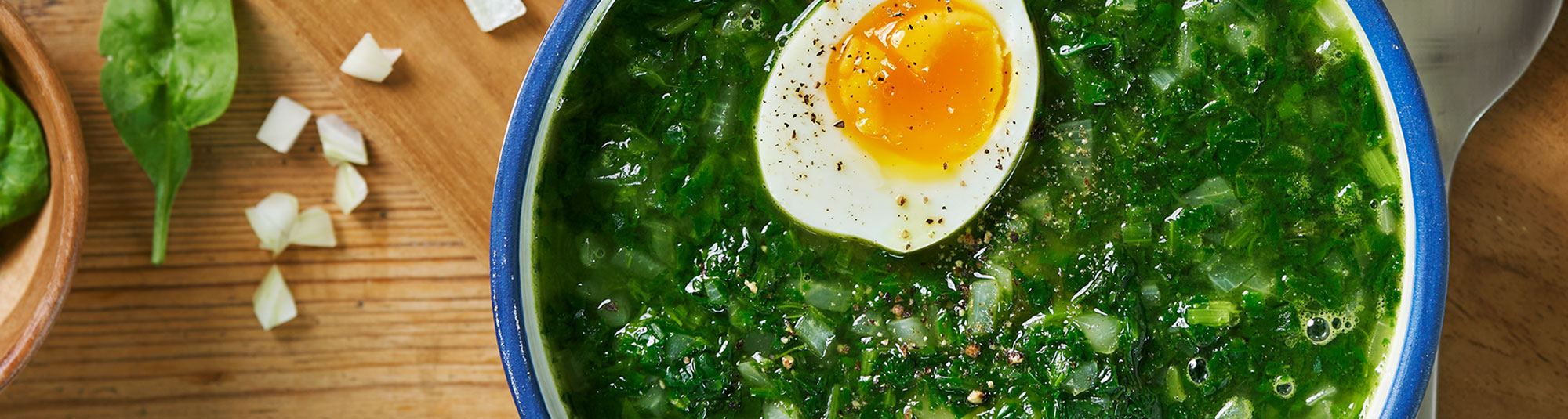 Spenatsoppa med kokt ägg