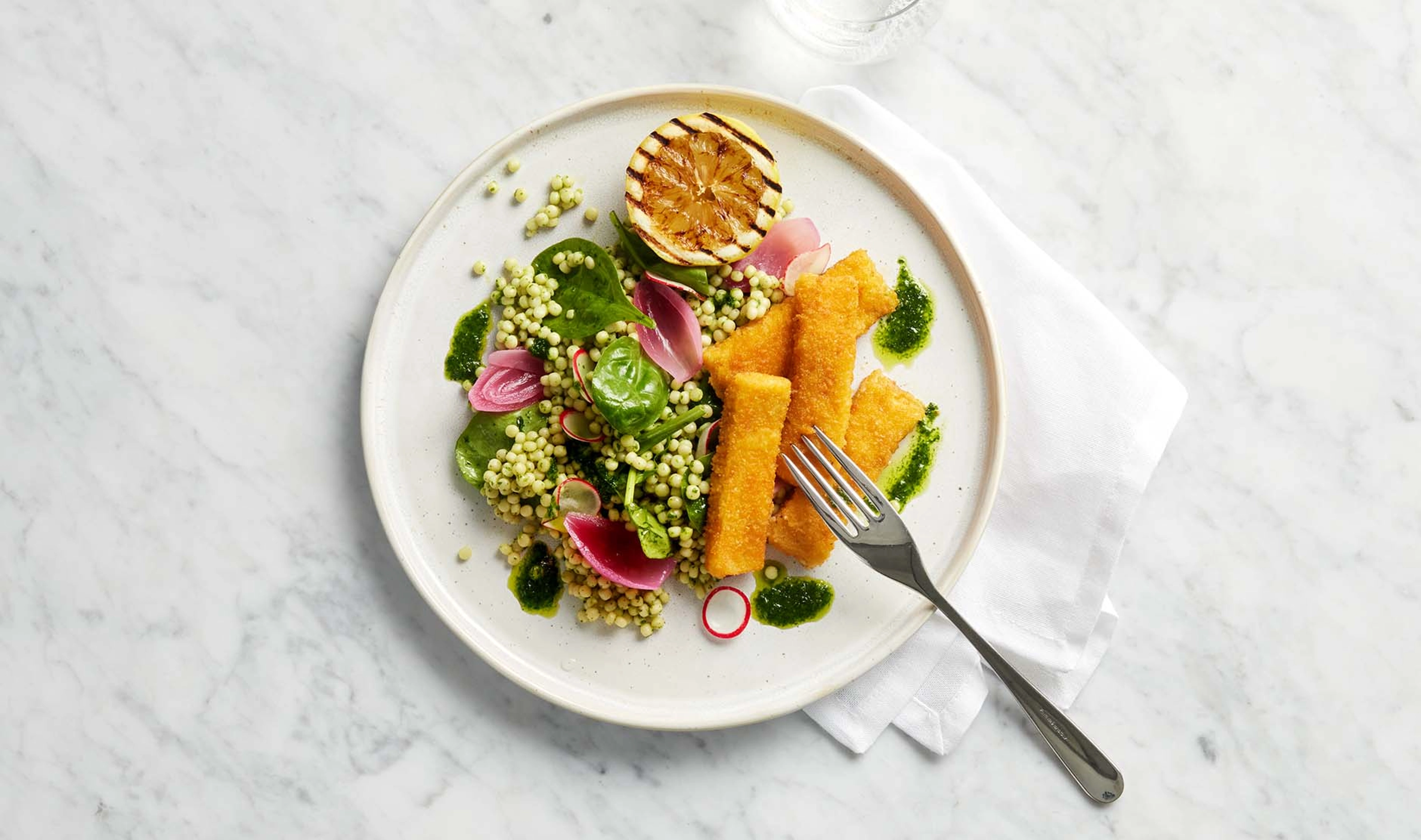 1880x1112 Fiskpinnar med parlcoucous.jpg